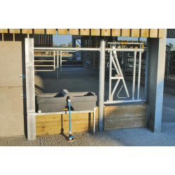 Abreuvoir Polybac 72 M double avec rebord intérieur et support de fixation Abreuvoir Polybac 72 M double avec rebord intérieur et support de fixation