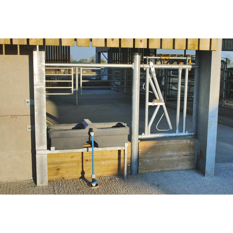 Abreuvoir Polybac 72 M double avec rebord intérieur et support de fixation Abreuvoir Polybac 72 M double avec rebord intérieur et support de fixation