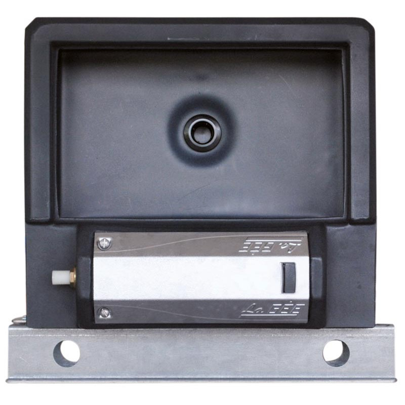 Abreuvoir Polybac 25 M simple avec rebord intérieur et support de fixation