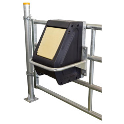 Platine de fixation sur barrière pour abreuvoir POLYFLAP